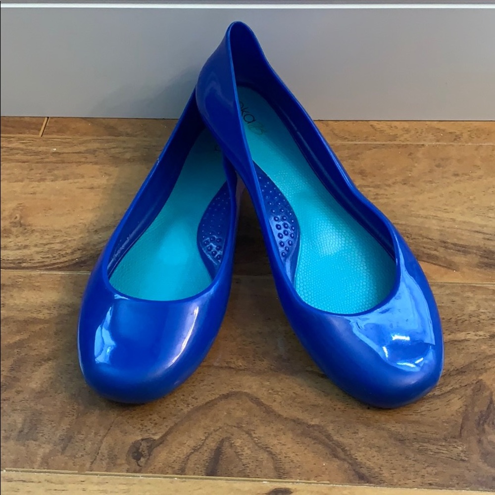 Like new OkaB flats. Size 7.